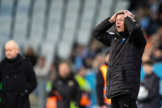 Malmö FFs huvudtränare Jon Dahl Tomasson deppar