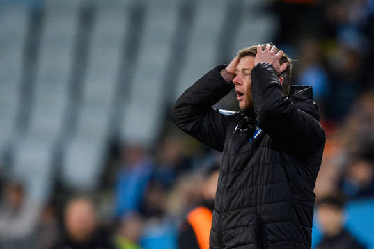 Malmö FFs huvudtränare Jon Dahl Tomasson deppar