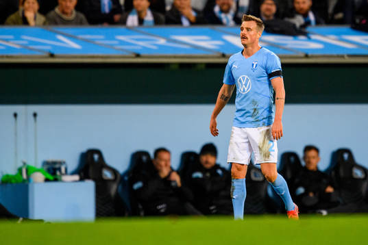 Malmö FFs Eric Larsson deppar