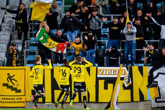 Häckens Marcus Antonsson jublar mot publiken
