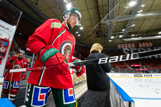 Frölundas Jacob Olofsson innan ishockeymatchen i SHL