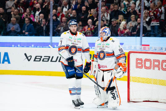 Växjös Hardy Häman Aktell och målvakt Janis Kalnins
