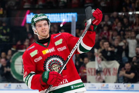 Frölundas Filip Johansson jublar och tackar publiken