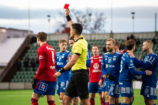 Östers John Stenberg blir utvisad