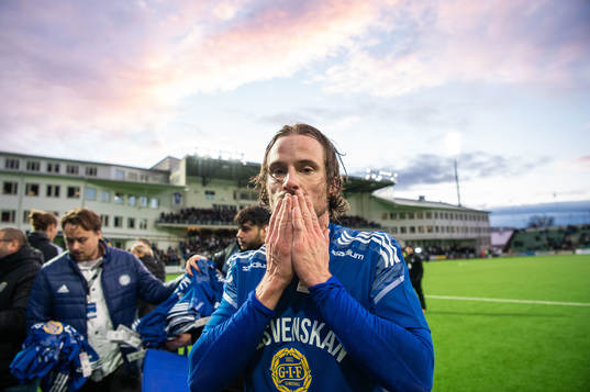 Sundsvalls Linus Hallenius jublar