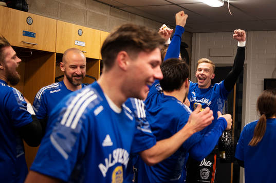 Sundsvalls målvakt Andreas Andersson jublar i