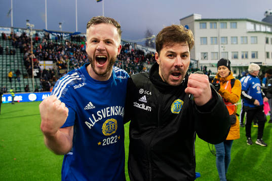 Sundsvalls Robert Lundström och assisterande tränare