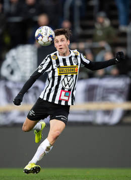 Landskronas Filip Olsson skjuter in 1-0 målet
