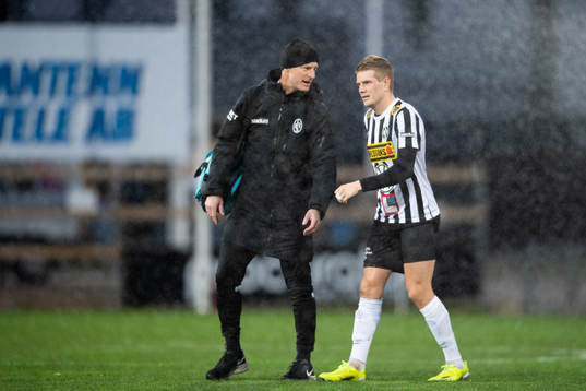 Landskronas Jacob Blixt har ont och tvingas till byte
