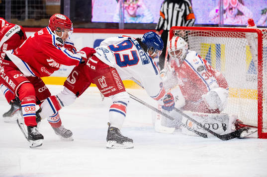 Oskarshamns Cameron Brace och Timrås Filip Westerlund och