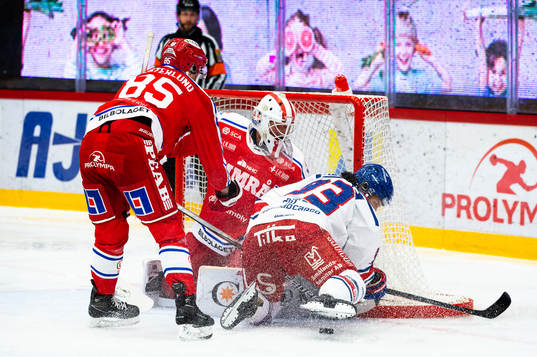 Timrås Filip Westerlund och Oskarshamns Cameron Brace