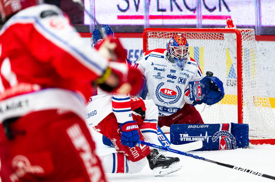 Timrås Viktor Lodin gör 2-0 bakom Oskarshamns målvakt