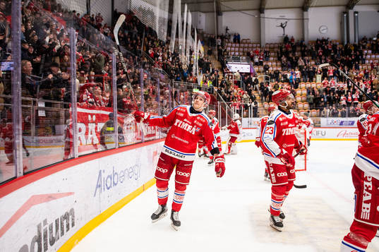 Timrås spelare tackar publiken