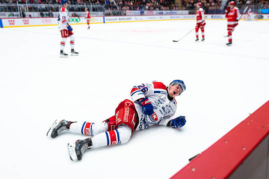Oskarshamns Lukas Pilö har ont