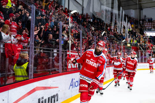 Timrås Per Svensson jublar