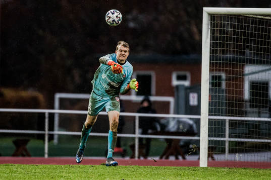 Trollhättans målvakt Simon Forslundunder fotbollsmatchen
