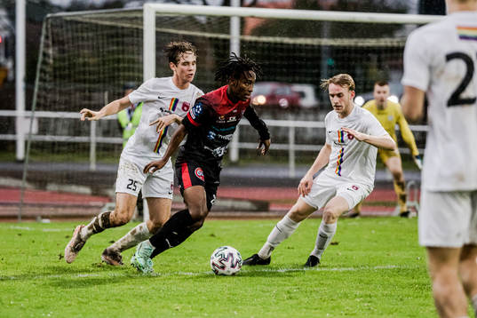 Trollhättans Frederick Ofori Acheampong och Qvidings