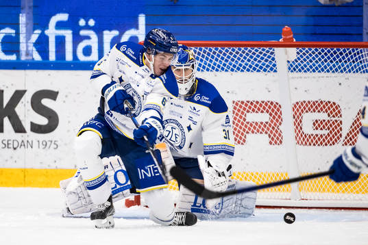 Leksands Alexander Lundqvist och Leksands målvakt Kasimir