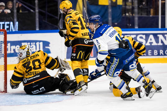 Leksands Max Veronneau och Skellefteås målvakt Gustaf