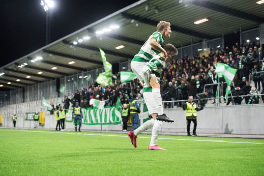 Västerås Simon Gefvert och Dusan Jajic jublar