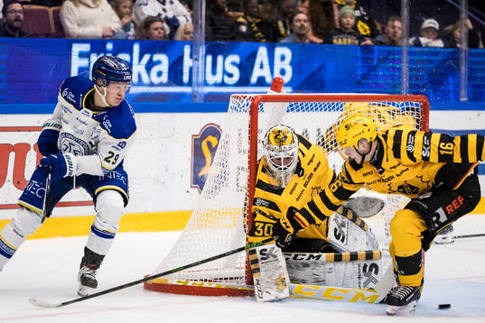 Leksands Emil Heineman och Skellefteås målvakt Gustaf