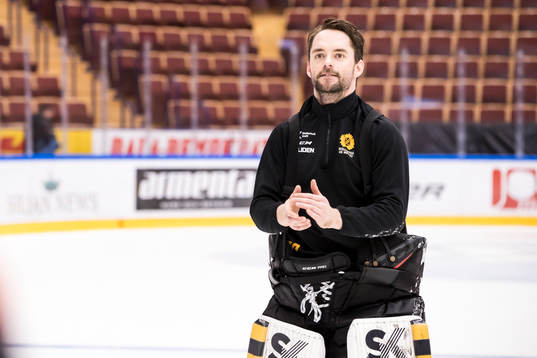 Skellefteås målvakt Gustaf Lindvall jubel