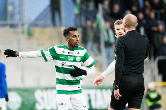 Västerås Taha Abdi Ali och domare Patrik Eriksson