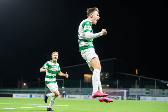 Västerås Simon Gefvert och Dusan Jajic jublar
