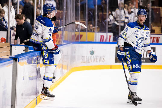 Leksands Benjamin Thomas  och Carter Ashton spelarna deppar