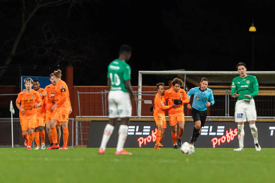 AFC Eskilstunas Robin Tihi jublar