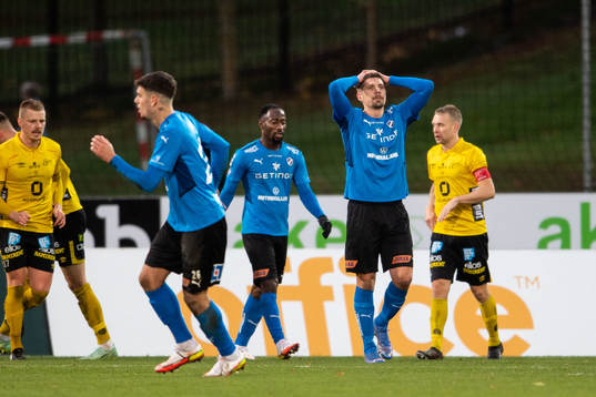 Halmstads Mikael Boman deppar