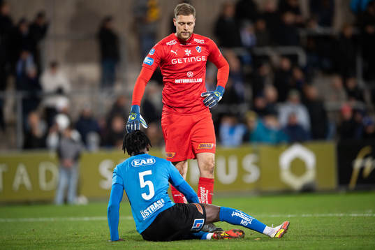 Halmstads målvakt Malkolm Nilsson Säfqvist och Joseph