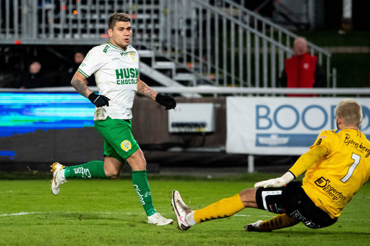 Hammarbys Paulinho gör 0-3 bakom Degerfors målvakt Alfie
