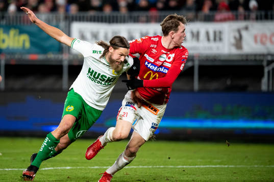 Hammarbys Bjørn Paulsen och Degerfors Adam Carlén