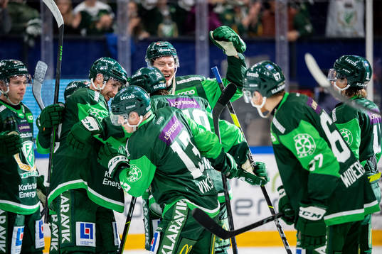 Färjestads Victor Ejdsell jublar med lagkamrater