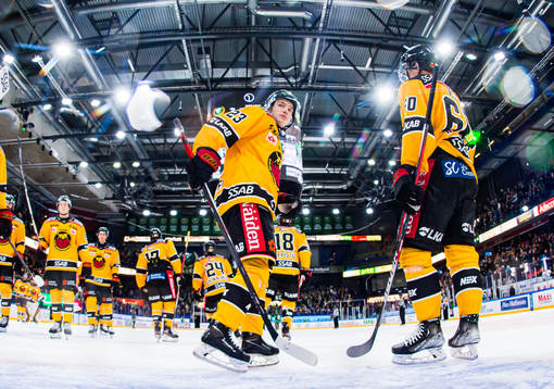 Luleås Olli Nikupeteri och Julius Honka deppar