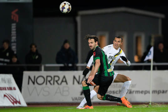 s Nabil Bahoui och Varbergs Oliver Stanisic