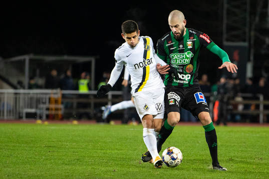 s Nicolas Stefanelli och Varbergs Robin Simovic