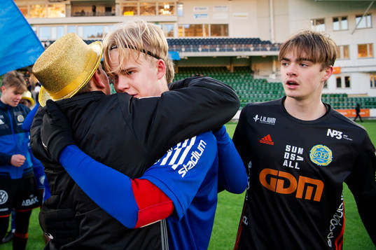 Sundsvalls Filip Svedin och målvakt Marcus Stenman
