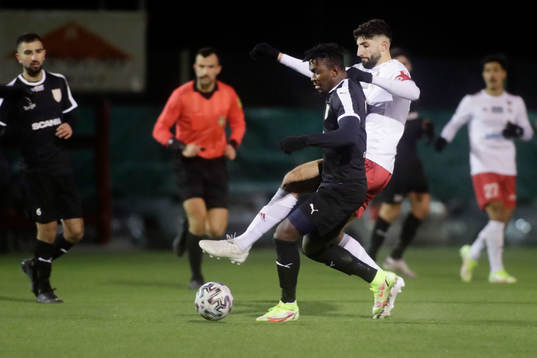 Assyriska Mamadouba Diaby och Hudiksvall Cihan Sener
