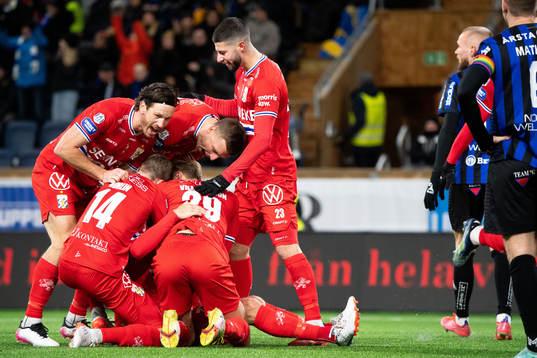 IFK Göteborgs spelare jublar