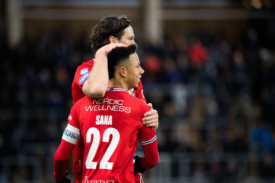 IFK Göteborgs Gustav Svensson och Tobias Sana jublar