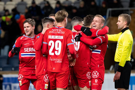 IFK Göteborgs spelare jublar