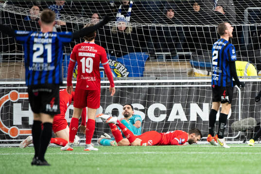 IFK Göteborgs målvakt Giannis Anestis deppar