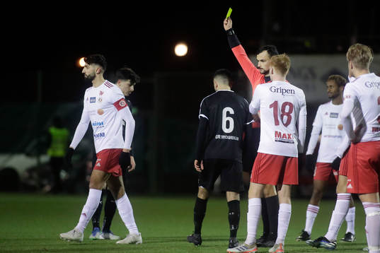 Hudiksvall Cihan Sener får gult kort