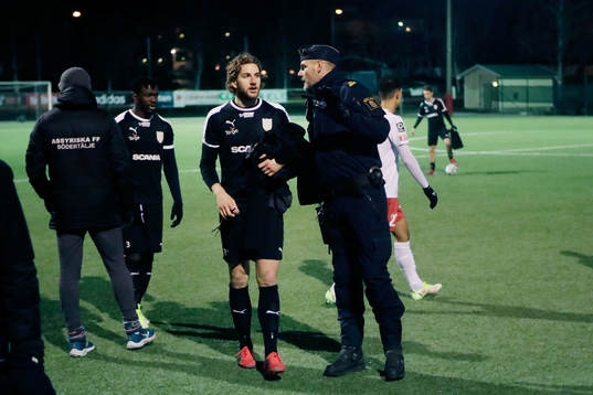 Assyriska Alessandro Zavan i samtal med polisen