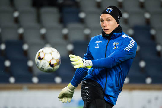 Sirius målvakt August Ahlin innan fotbollsmatchen i