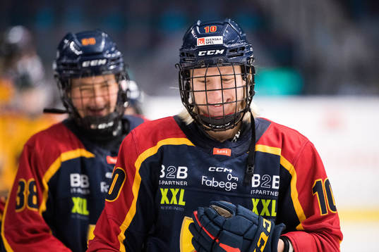 Djurgårdens Pandora Nåtby och Hannah Miller