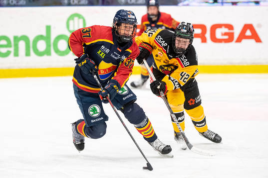 Djurgårdens Josefine Holmgren och Luleås Viivi Vainikka