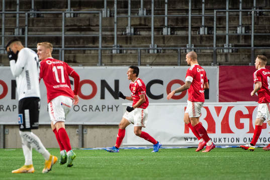 Kalmars Romario Pereira Sipiao jublar